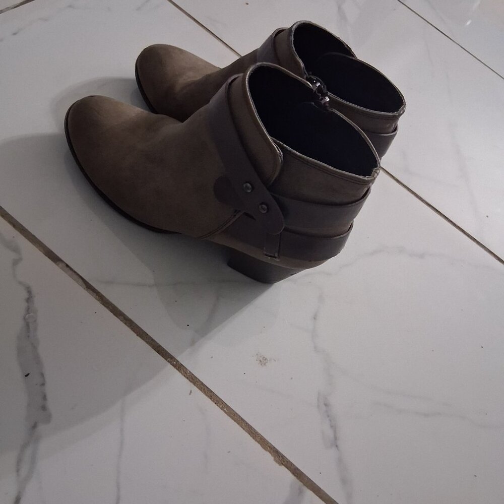 Boots - Picture 5 of 6